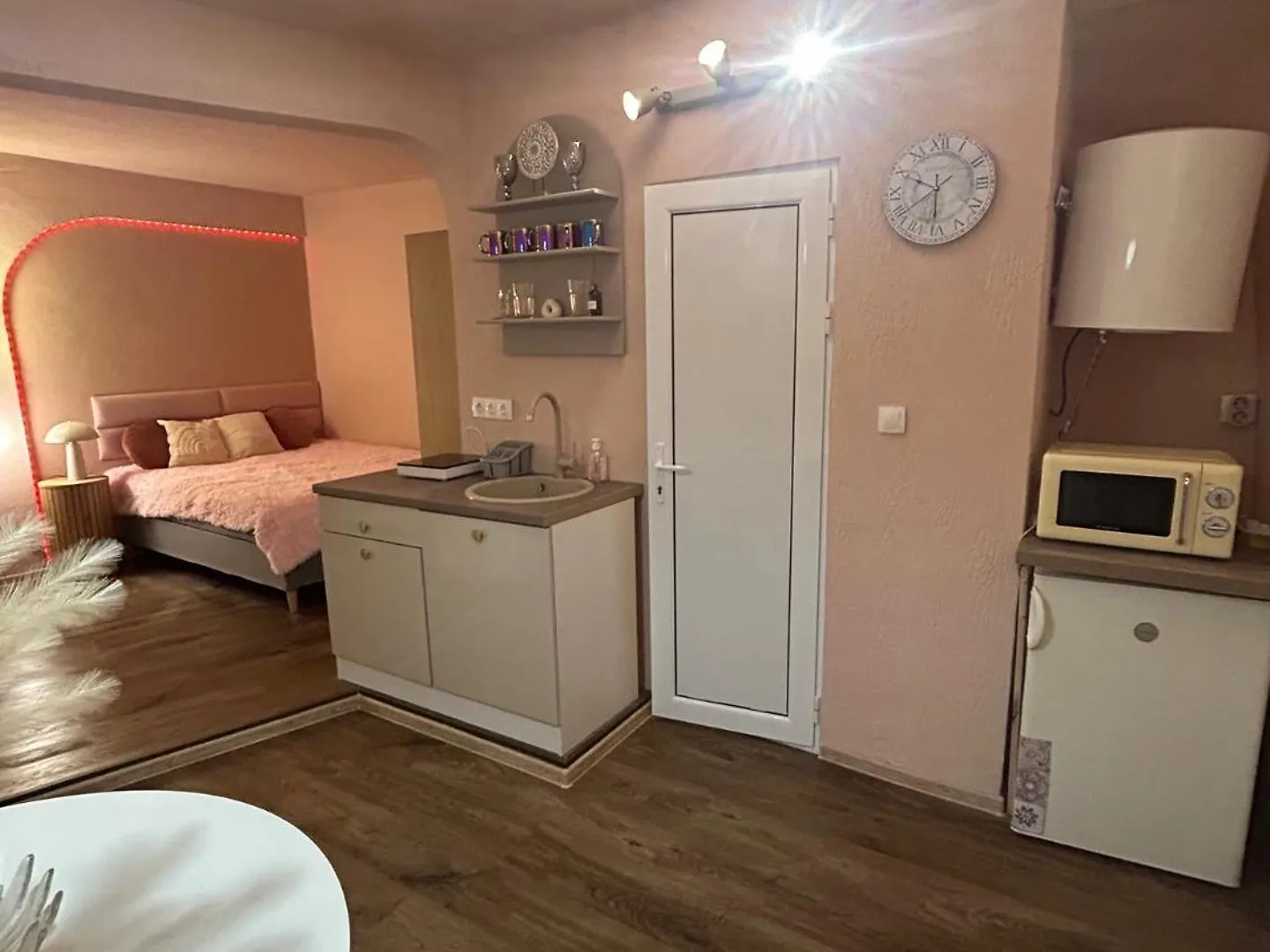 Guest house Happy Studios Opera-3 Varna